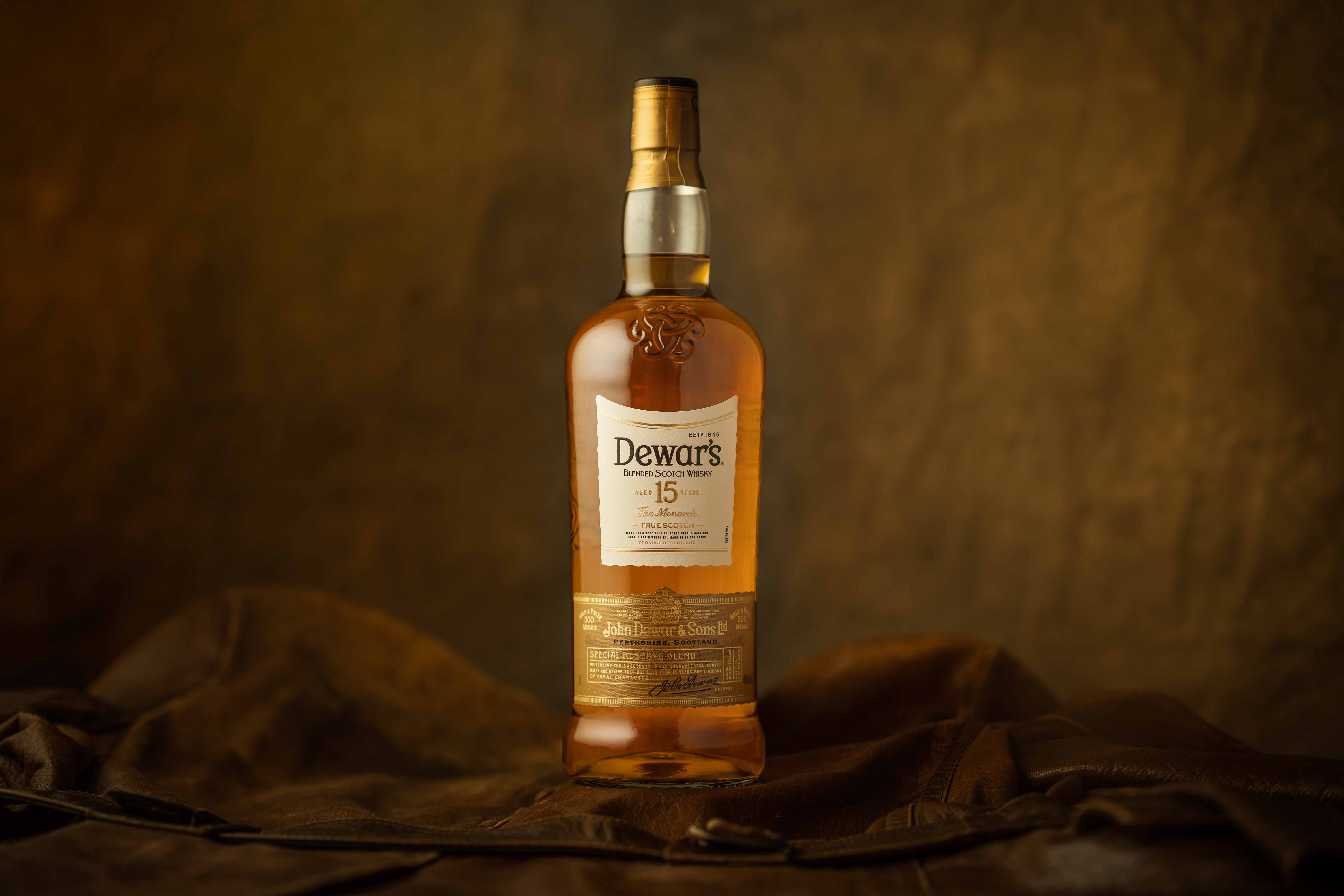 0025DEWARsBonusShootPersonalizedEMILYDiscoveryPack20202020JuanPatinoPhotographySpiritsAlcoholRevisedNov-22Q30